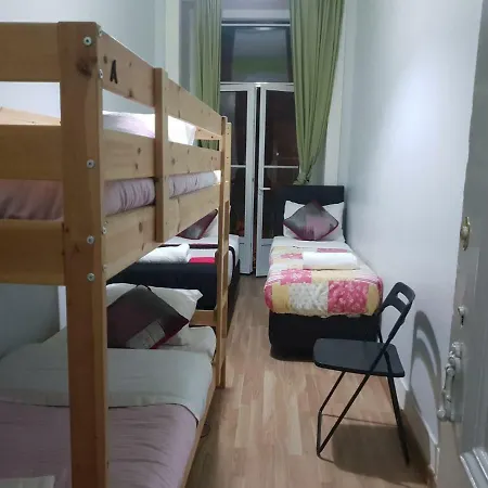 Shangri-la Arroios Hostel *